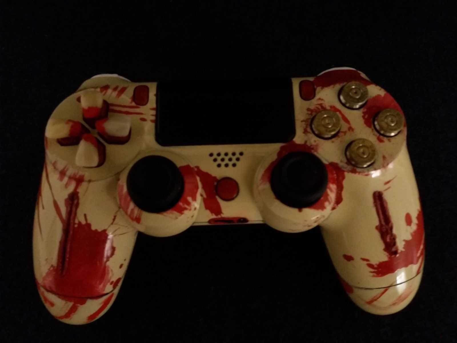 Resident evil dualshock. Джойстик для Resident Evil. Dualshock 4 Custom. Resident Evil Gamepad PS. Resident Evil 4 Controller.