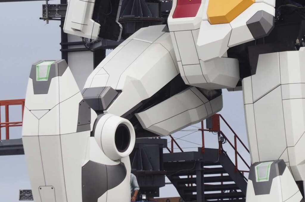 Gundam reale giappone gundamfactory yokohama cammina 11