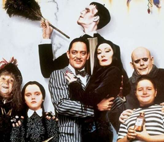 la-famiglia-addams-tim-burton-creatori-smallville-lavoro-serie-tv-netflix live action