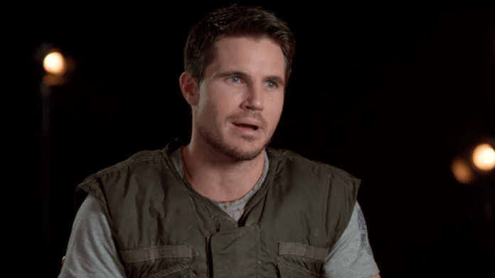 Chris Redfield Robbie Amell Resident Evil Welcome to Raccoon City
