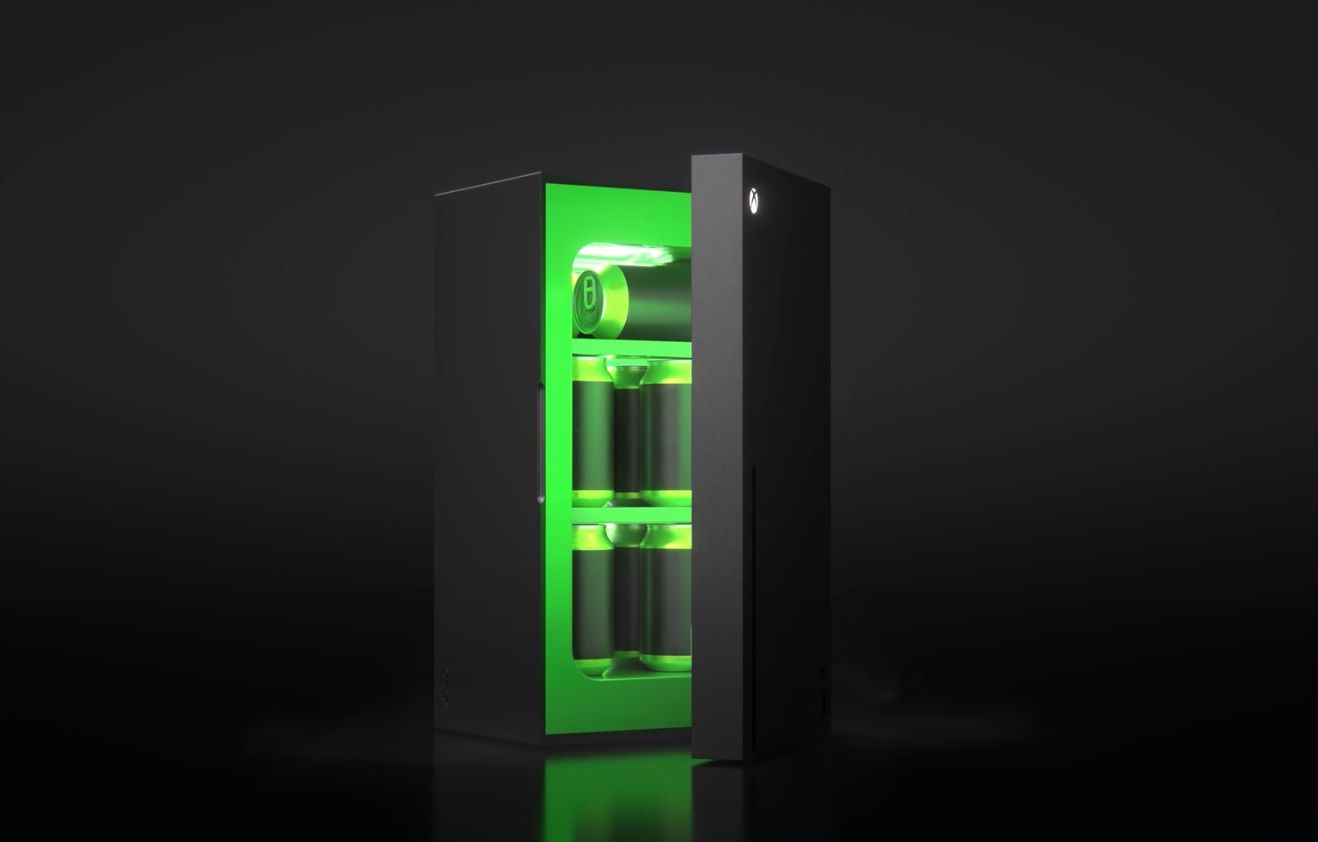 Xbox Mini Fridge: aperti a breve i pre-order. Il frigo da camera a forma di  Xbox Series X andrà a ruba?