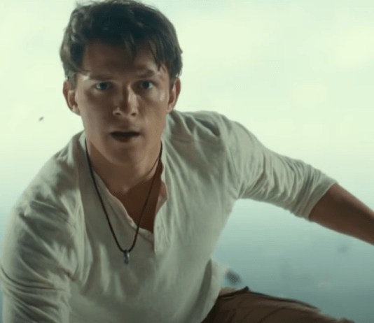 Uncharted film Tom Holland Sony Pictures Italia scena esclusiva aereo cargo