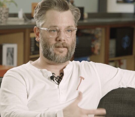 Cory Barlog creative director di God of War Ragnarok esalta i videogiochi single player