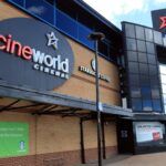 Cineworld Cinema pronta a dichiarare bancarotta crollo azioni in borsa