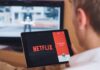 Netflix abbonamento con pubblicità impedirà download e modalità offline report di Bloomberg