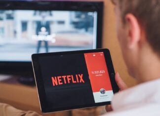 Netflix abbonamento con pubblicità impedirà download e modalità offline report di Bloomberg