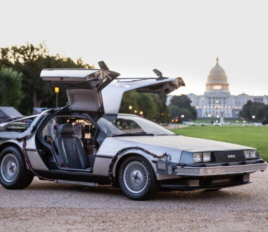 Ritorno al Futuro DeLorean Motor Company causa a NBCUniversal DeLorean DMC-12