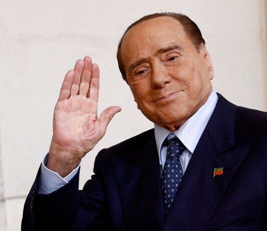 silvio berlusconi tv privata mediaset