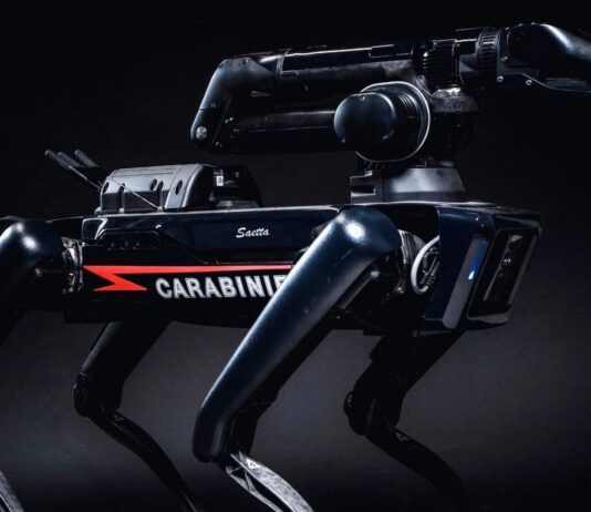 Carabinieri saetta cane robot